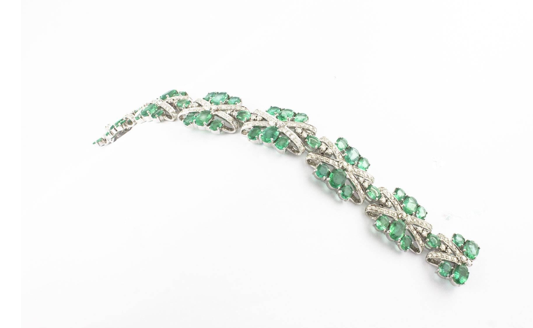 Contemporary   Diamonds Emeralds, 18 kt White Gold Bracelet For Sale