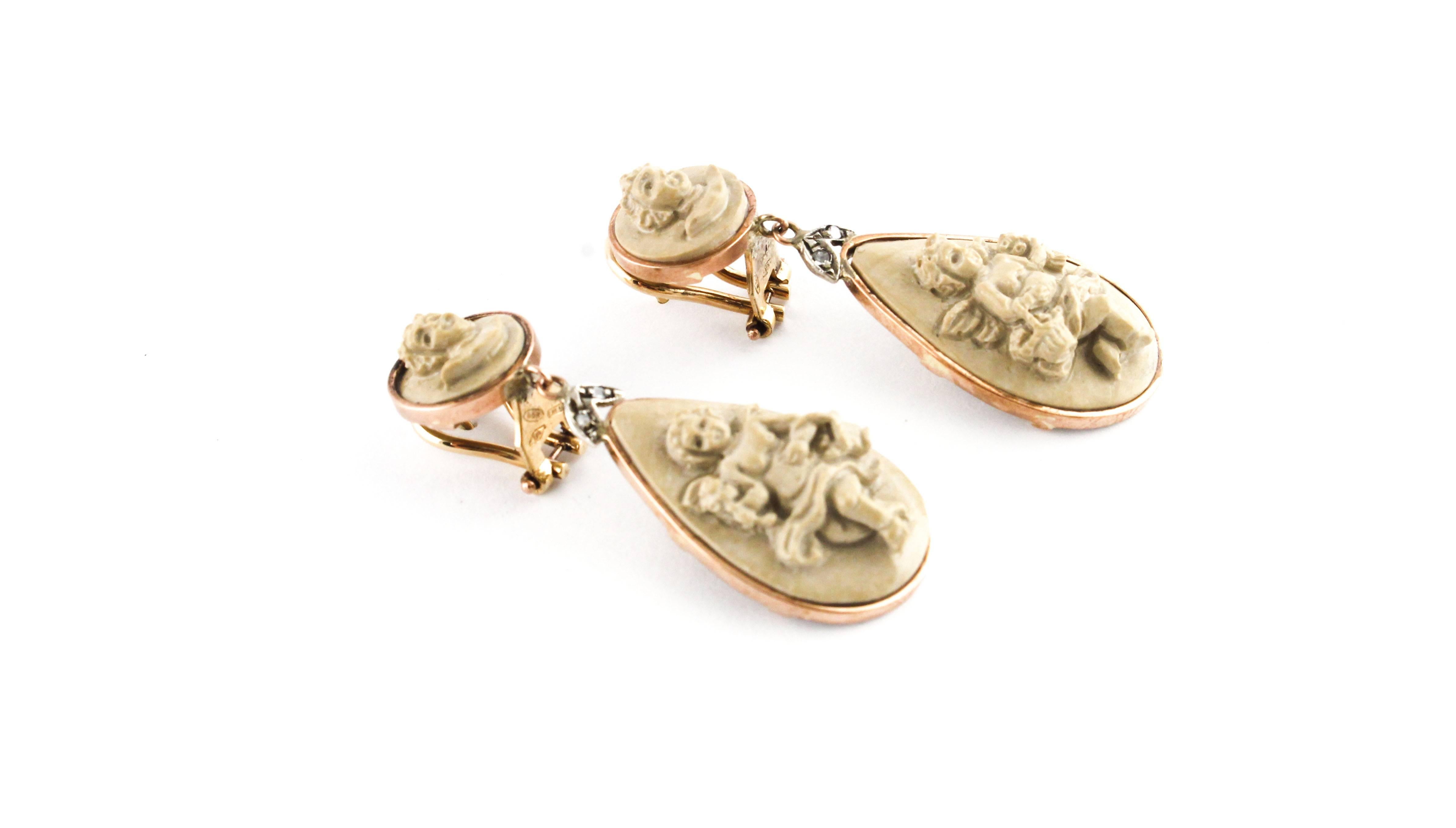 Beautiful earrings in 9 kt rose gold and silver of 11.50 g, embellished with angels and faces of cherubs entirely engraved on lava stone from 6 g and diamonds that illuminate this jewel.
Diamond 0.03 ct
Lava stone 6 g
total weight 11,50 g 
R.F