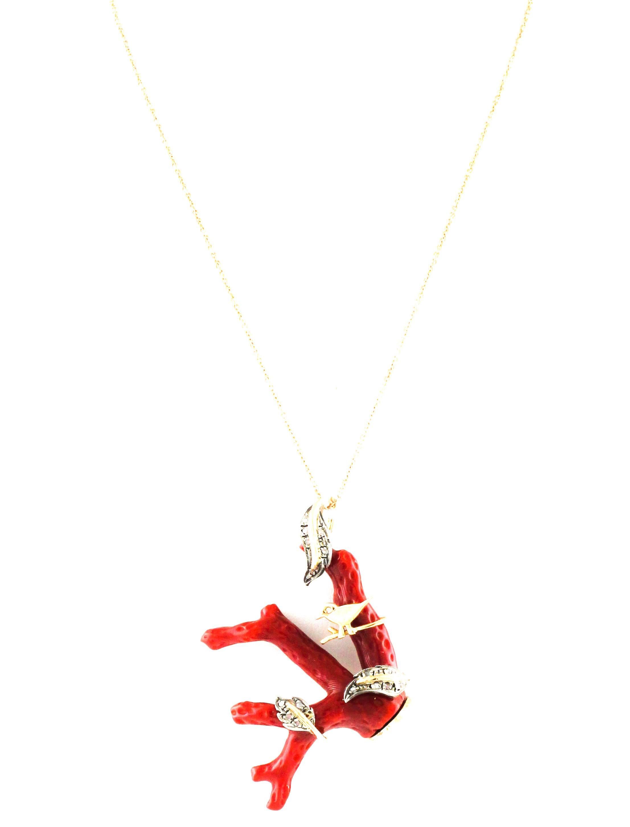 SHIPPING POLICY:
No additional costs will be added to this order.
Shipping costs will be totally covered by the seller (customs duties included).

Beautiful Italian coral (6.5 g) pendant in the shape of a branch surrounded by leaves, a little bird,