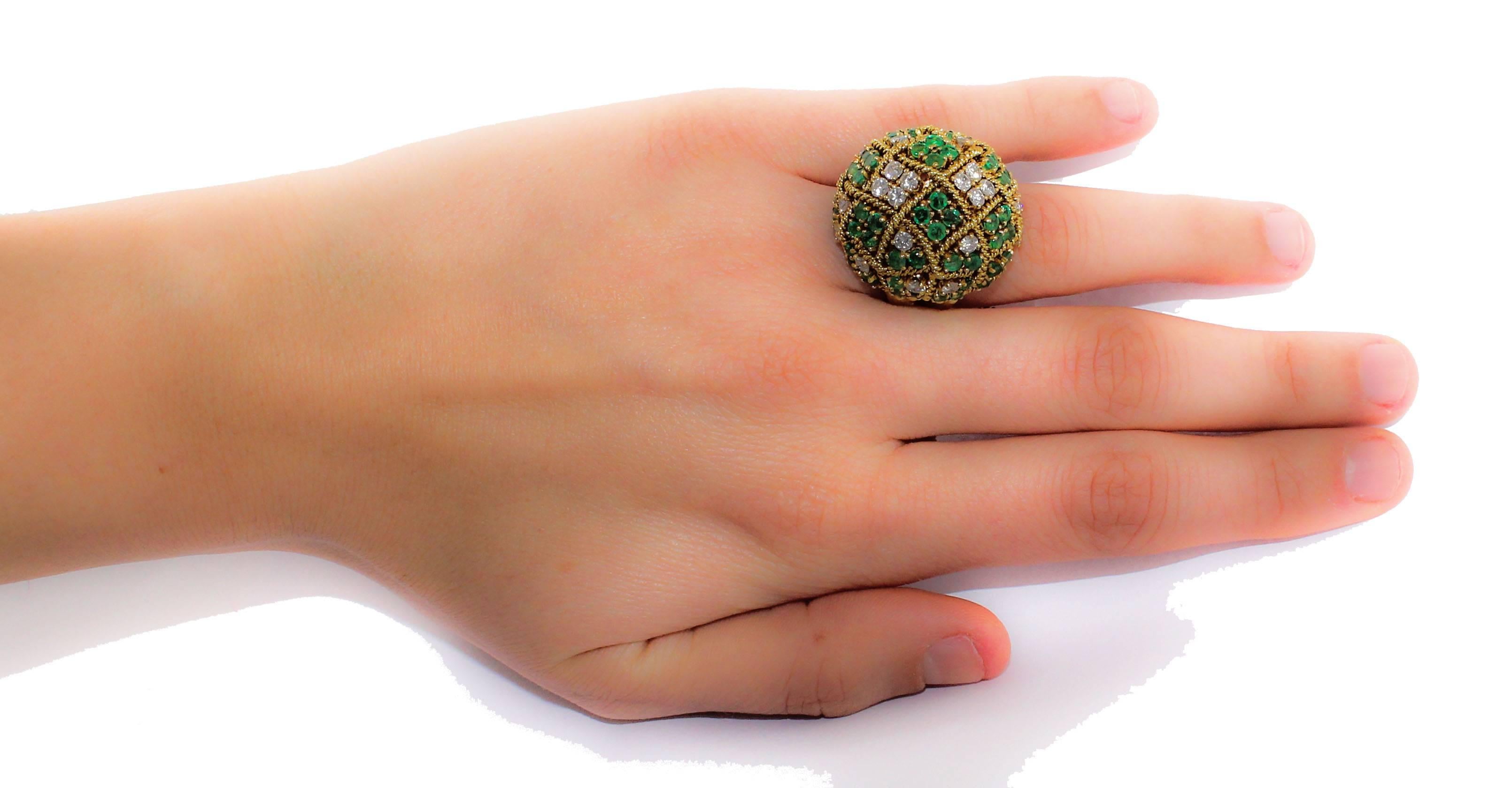 Brilliant Cut 1, 80 carat Diamonds 3, 04 carat Emeralds 18 kt Yellow Gold Ring 