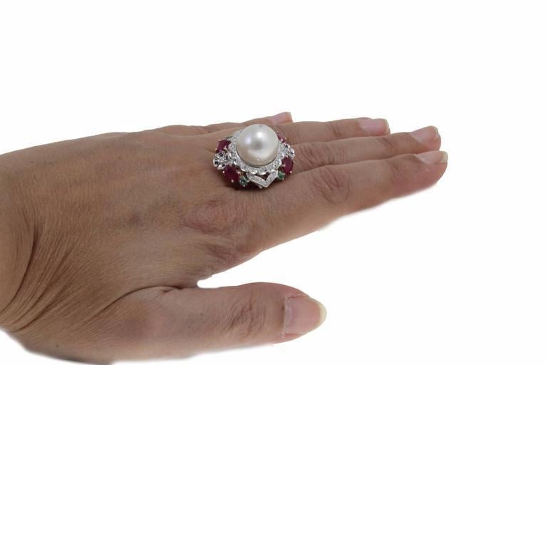 Anillo de oro con diamante, rubí, esmeralda y perla Corte mixto en venta