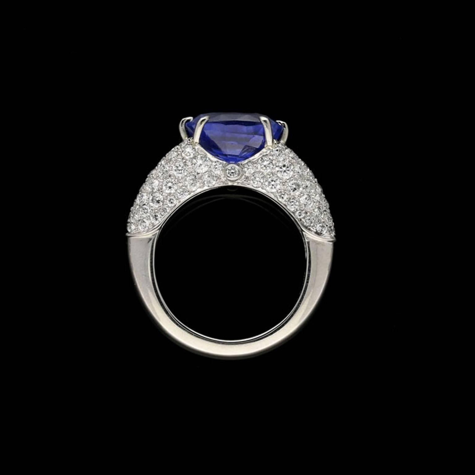 4.76 Carat Sapphire Ring with Pavé Diamond-Set Raised Mount in Platinum In Good Condition In London, GB