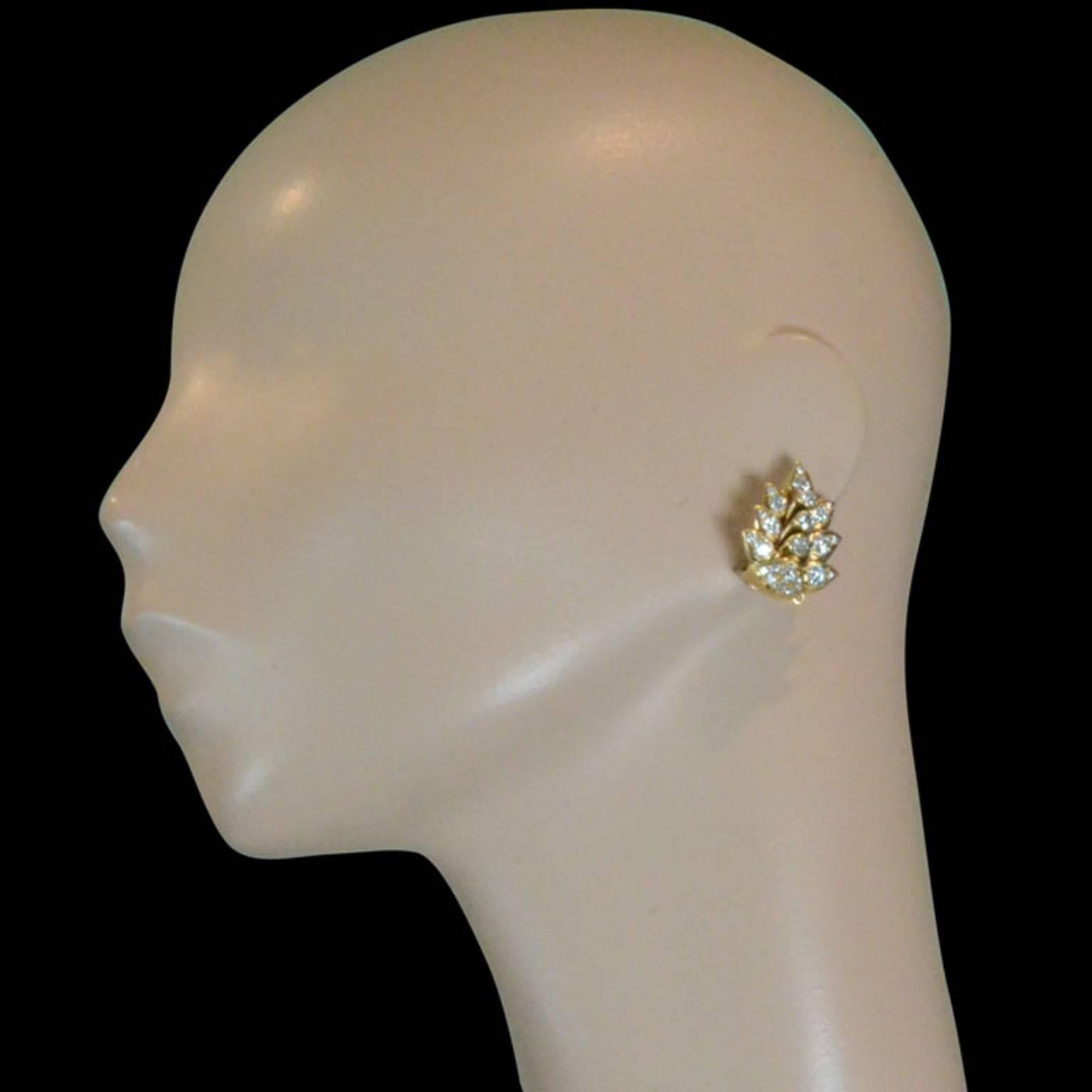 1940er Jahre Rene Boivin Diamant Gold Stilisierte Blatt Ohrclips für Damen oder Herren