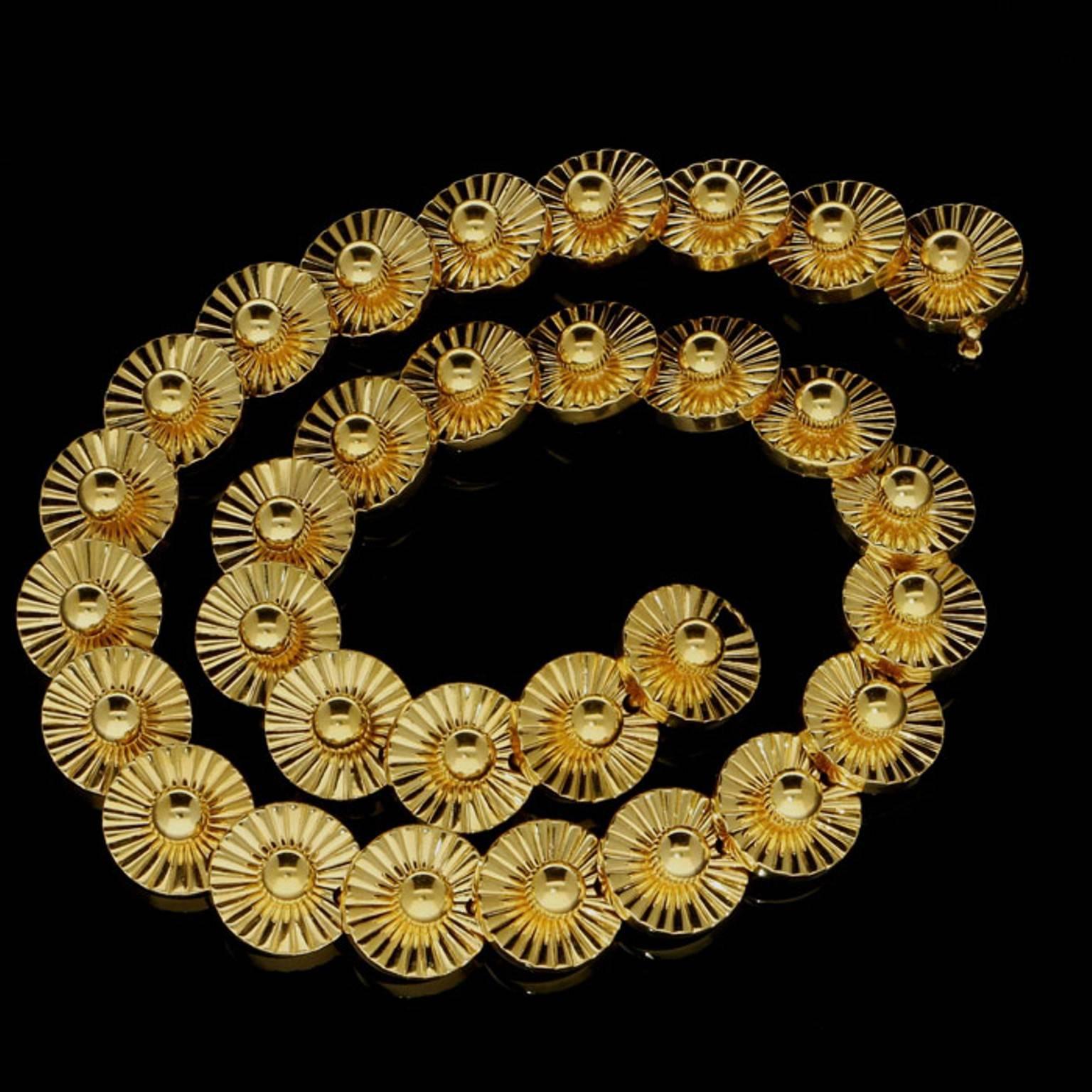 1959 Boucheron Gold Stylised Daisy Necklace In Good Condition In London, GB