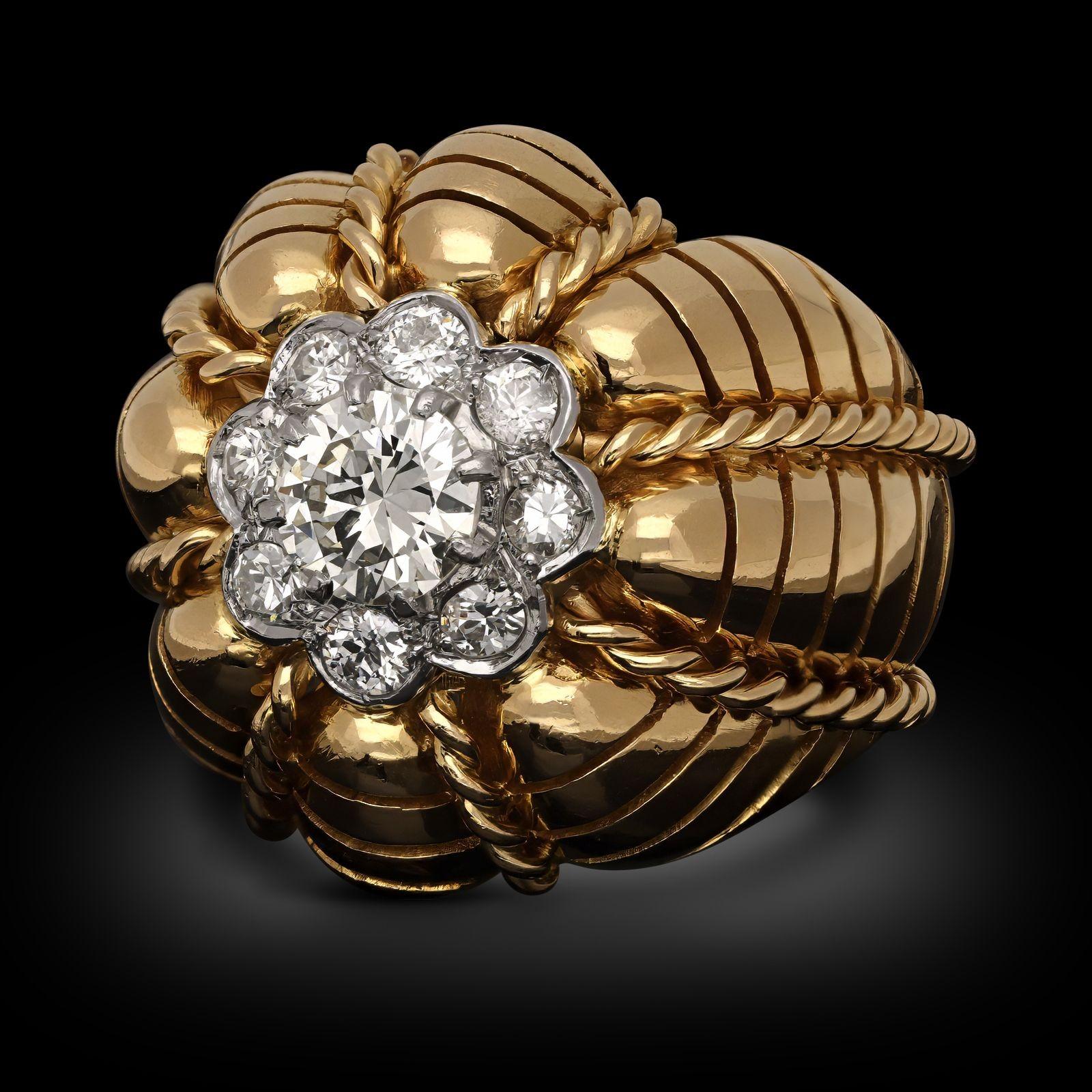 Taglio brillante Anello Bombé d'epoca in oro giallo 18 ct e diamanti, circa 1950
