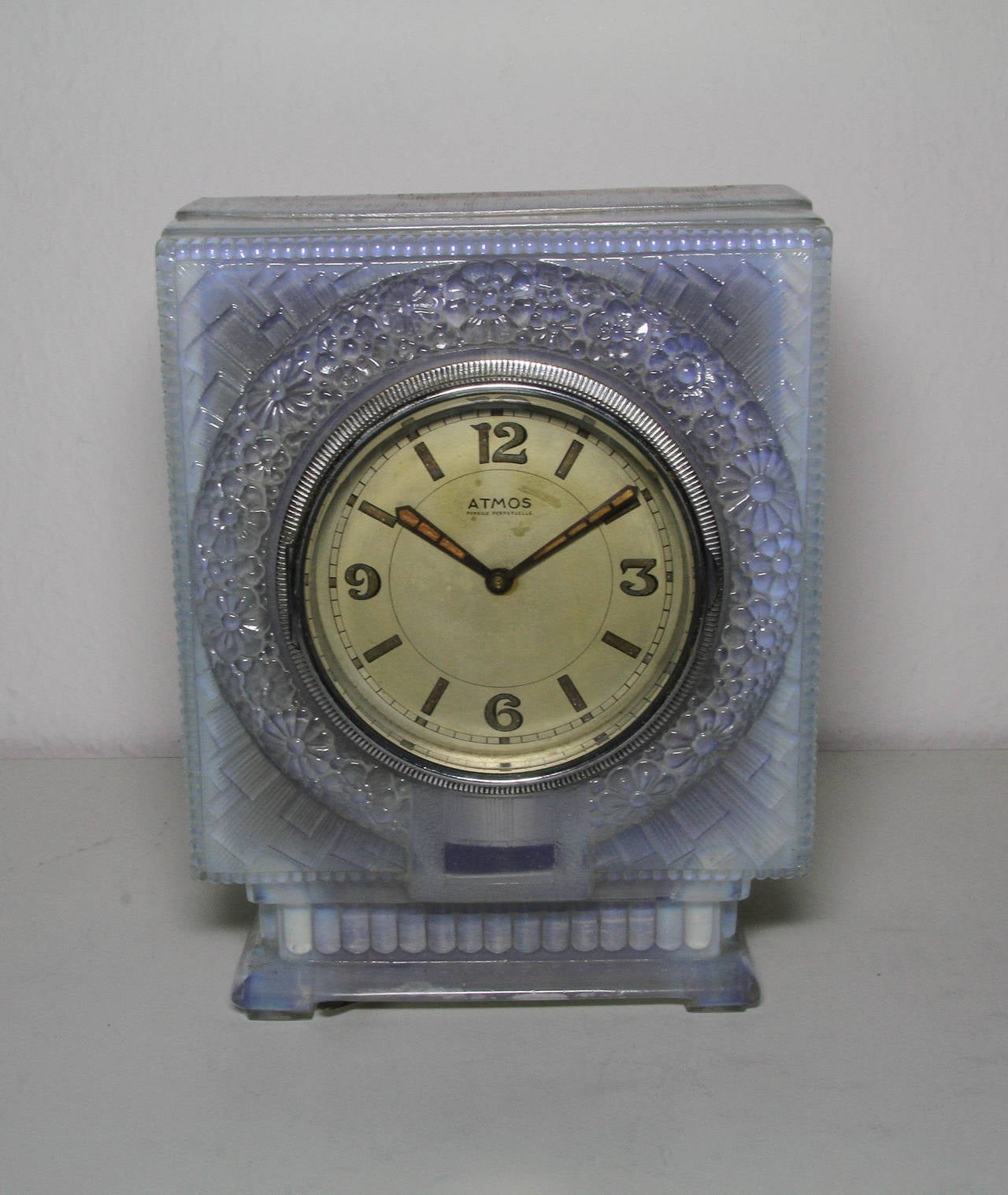 Atmos
Reutter Atmos Pendule Perpetuelle Clock

Art Deco Case

circa 1930
