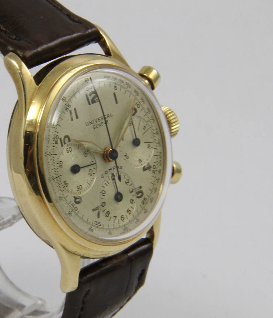 Universal
Compax chronograph

Case
14k yellow gold, screw back, acrylic glass, 35mm

Movement
Manual-wind

Dial
Original dial and hands

Original box
circa 1940s