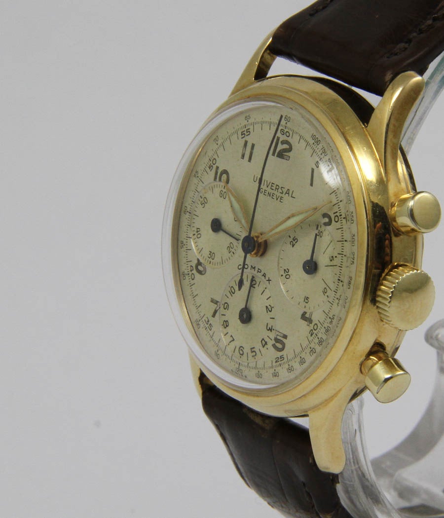 Universal Yellow Gold Compax Chronograph Wristwatch circa 1940s In Excellent Condition In Munich, Bavaria
