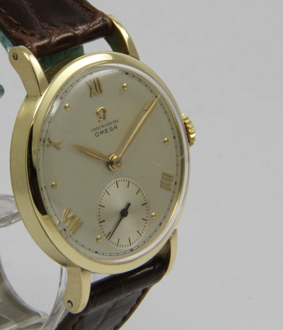 Chronomètre - Very nice and rare gent's chronometre wristwatch

Case - Screwed case, yellow-gold, acrylic glass

Movement - Caliber Omega 30T2 Rg, manual wind, chronometer

Dial - Original dial

Bracelet - Leather strap,
