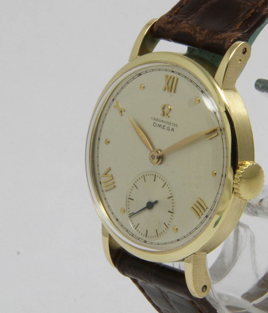 Omega Yellow Gold Chronometre Wristwatch 1945 In Excellent Condition In Munich, Bavaria