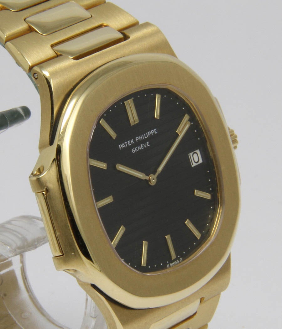 Nautilus
Ref. 3700
Rare gent's wrist watch Patek Philippe Nautilus - big size.

Case
screwed case, sapphire crystal, two body case, d=41mm

Movement
Kaliber PP 28-255, gold rotor, automatic, chronometer, seal of Geneva,