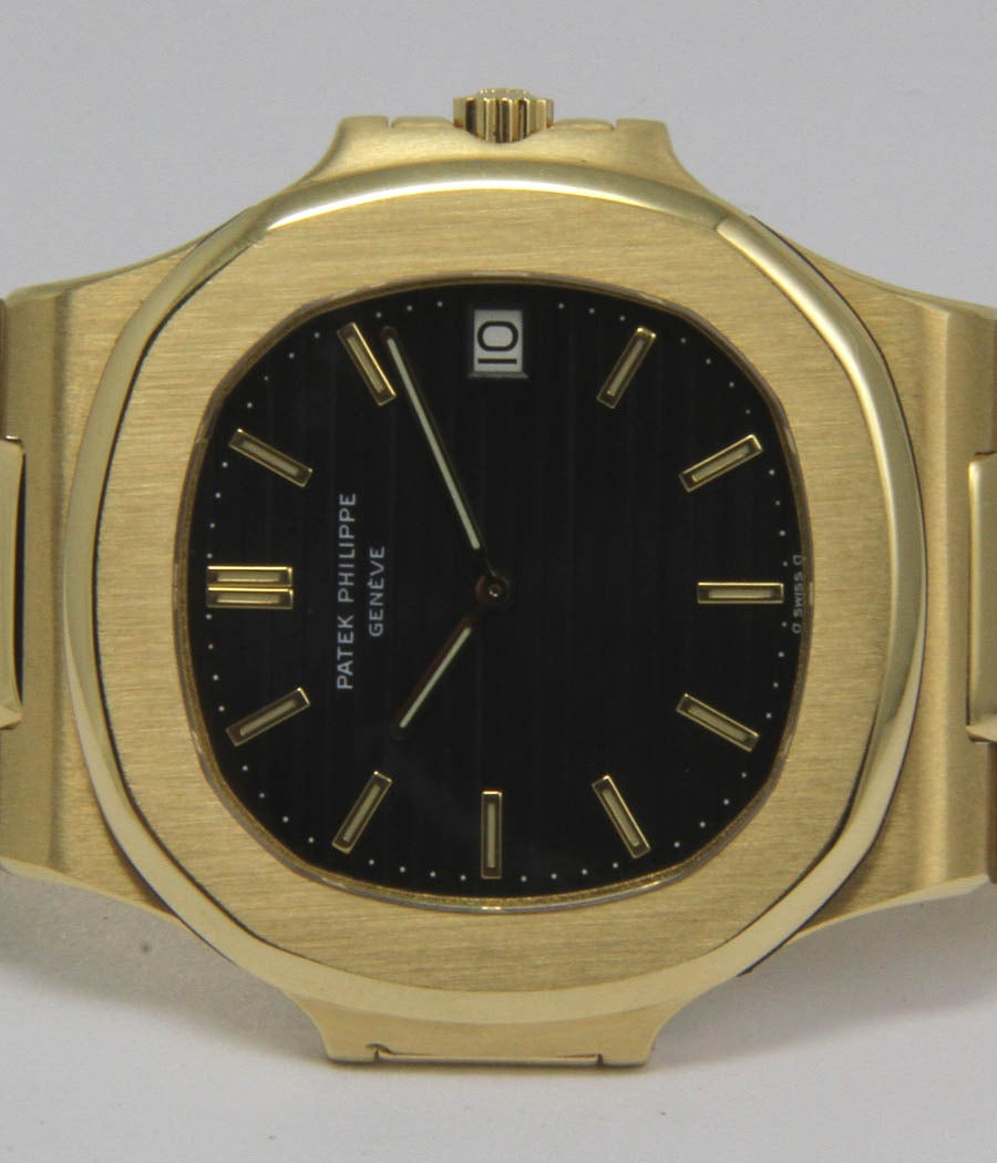 Women's or Men's Patek Philippe Yellow Gold Large Nautilus Wristwatch Ref. 3700