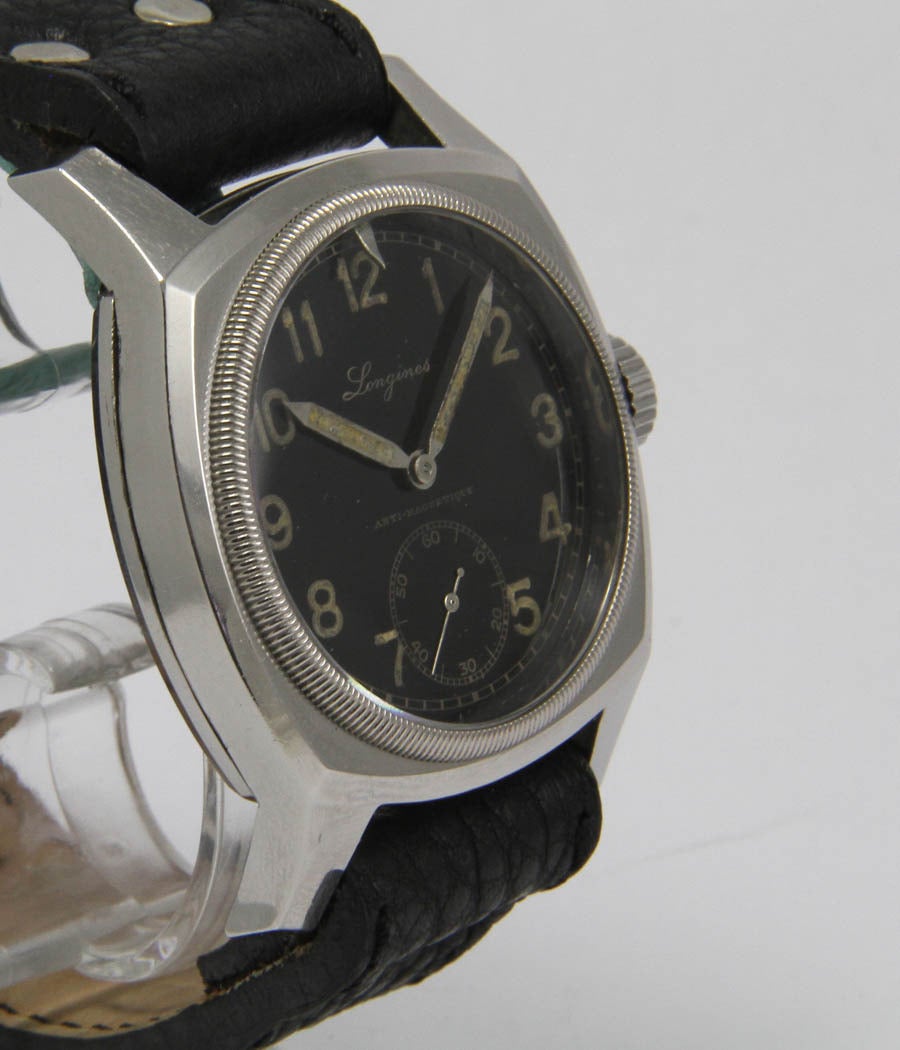 Rare aviator watch-Anti-Magnetique

Case-Steel, acrylic glass

Movement
caliber Longines, manual wind

Dial
original dial and hands

original condition
1945