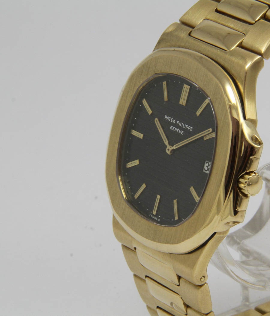 Patek Philippe Yellow Gold Nautilus Automatic Wristwatch Ref 3700 In Excellent Condition In Munich, Bavaria