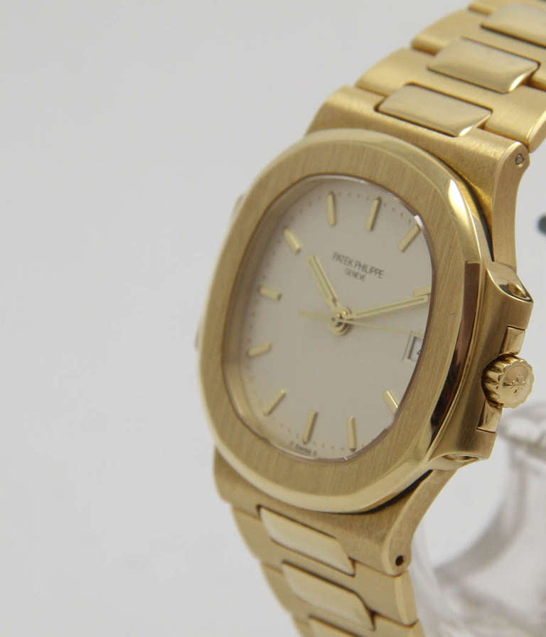 Patek Philippe Yellow Gold Nautilus Wristwatch Ref 3800 circa 1998 In Excellent Condition In Munich, Bavaria