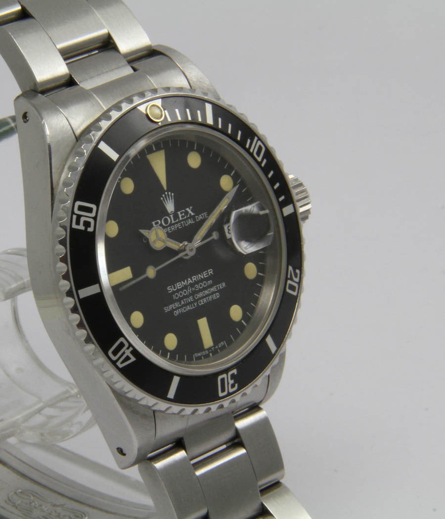 Submariner Ref. 16800
CASE 
heavy case, screwed case, steel, sapphire crystal, rotating bezel, screw-down crown, d=40mm

MOVEMENT 
caliber Rolex 3035, automatic, hack seconds, chronometer, date, quickset

DIAL 
original Tritium.dial and