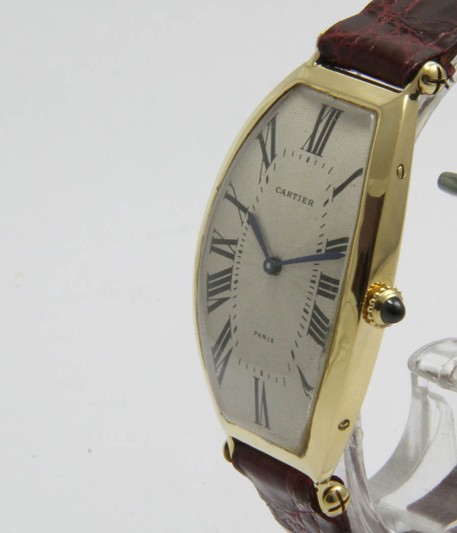 Cartier Yellow Gold Tonneau Wristwatch In Excellent Condition For Sale In Munich, Bavaria