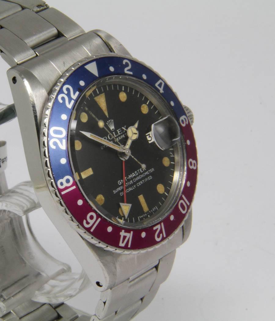 GMT Ref. 1675
Very nice and rare Pink Lady
CASE 
screwed case, steel, acrylic glass, rotating bezel, screw-down crown, d=40mm

MOVEMENT 
caliber Rolex 1570, automatic, chronometer, 24-hour-indicator, date, second time zone

DIAL 
original