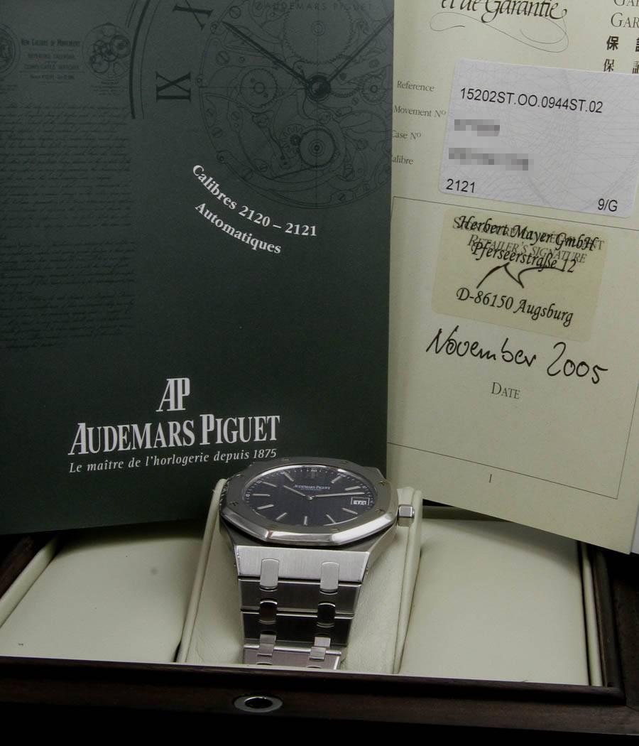 Women's or Men's Audemars Piguet Stainless Steel Royal Oak Jumbo Wristwatch Ref 15202 ST  For Sale