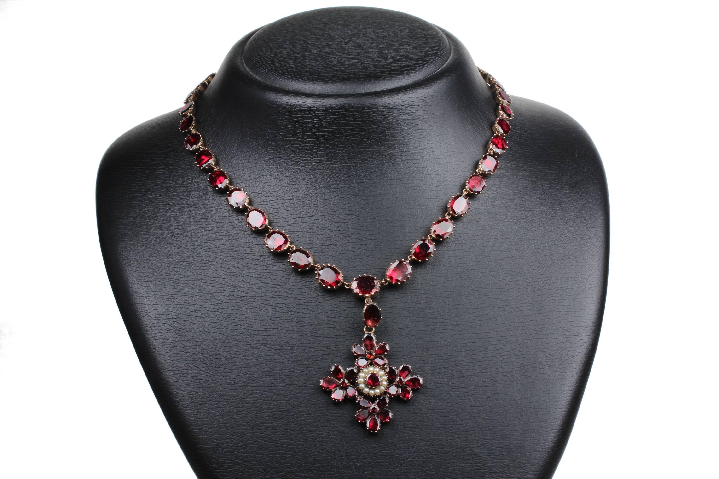 1820s Garnet Pearl Gold Floral Necklace Pendant Earrings Set For Sale 2