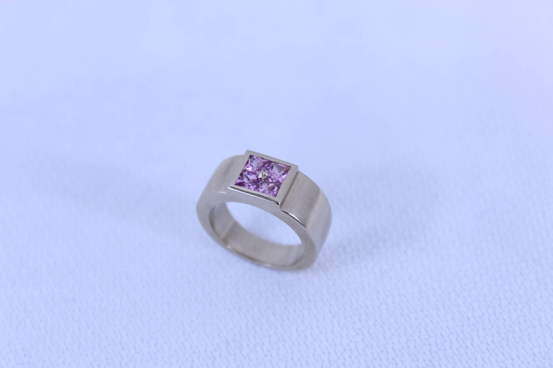 Hermes Pink Sapphire Gold Ring In Good Condition In Paris, FR