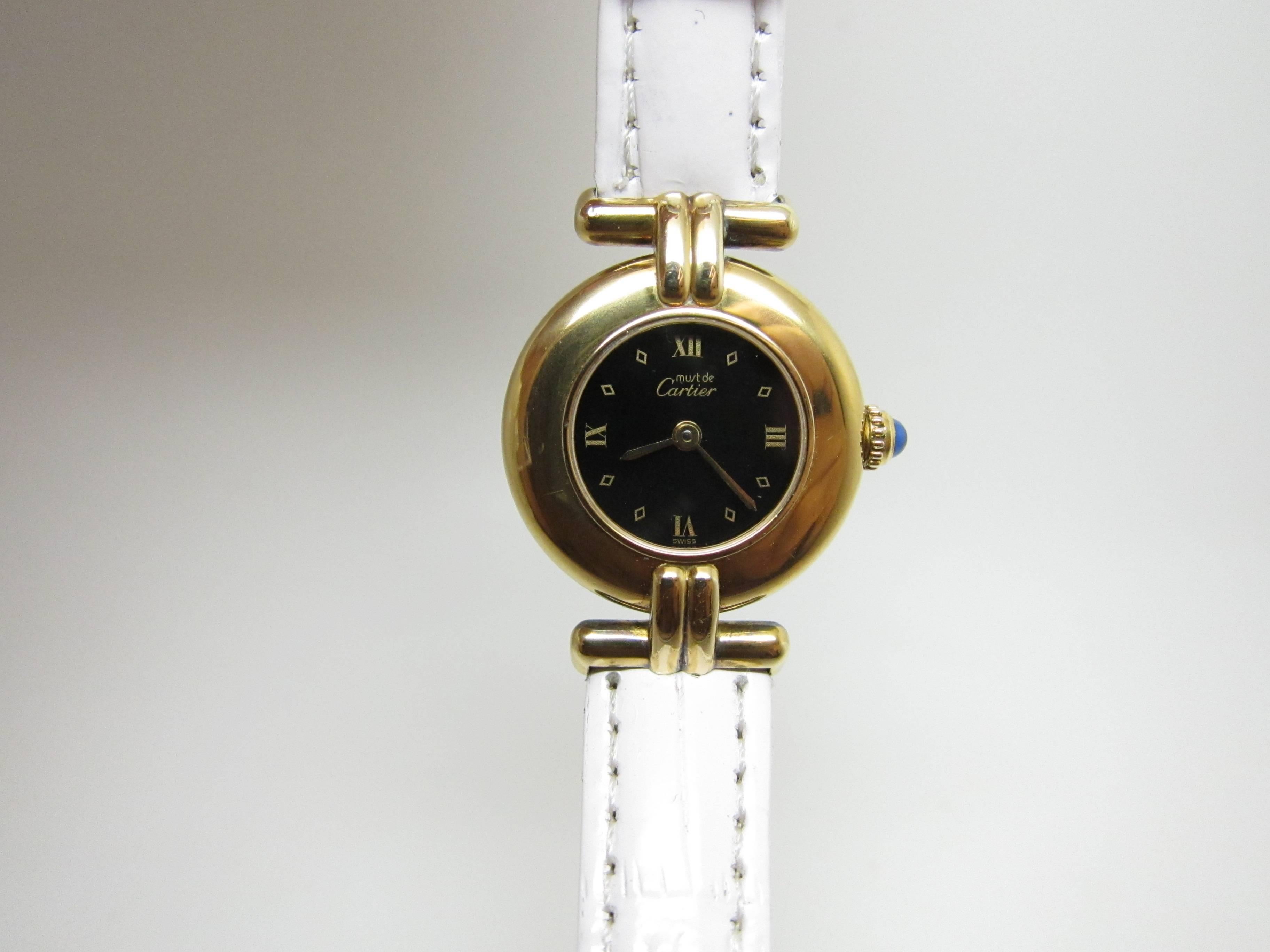 Nicevintage Must de Cartier Rivoli watch witjh gold plated case.

generic band and buckle not from Cartier

Black dial in good condition

Some minor signs of use but overall good condition for a watch of this age

Case 25mm