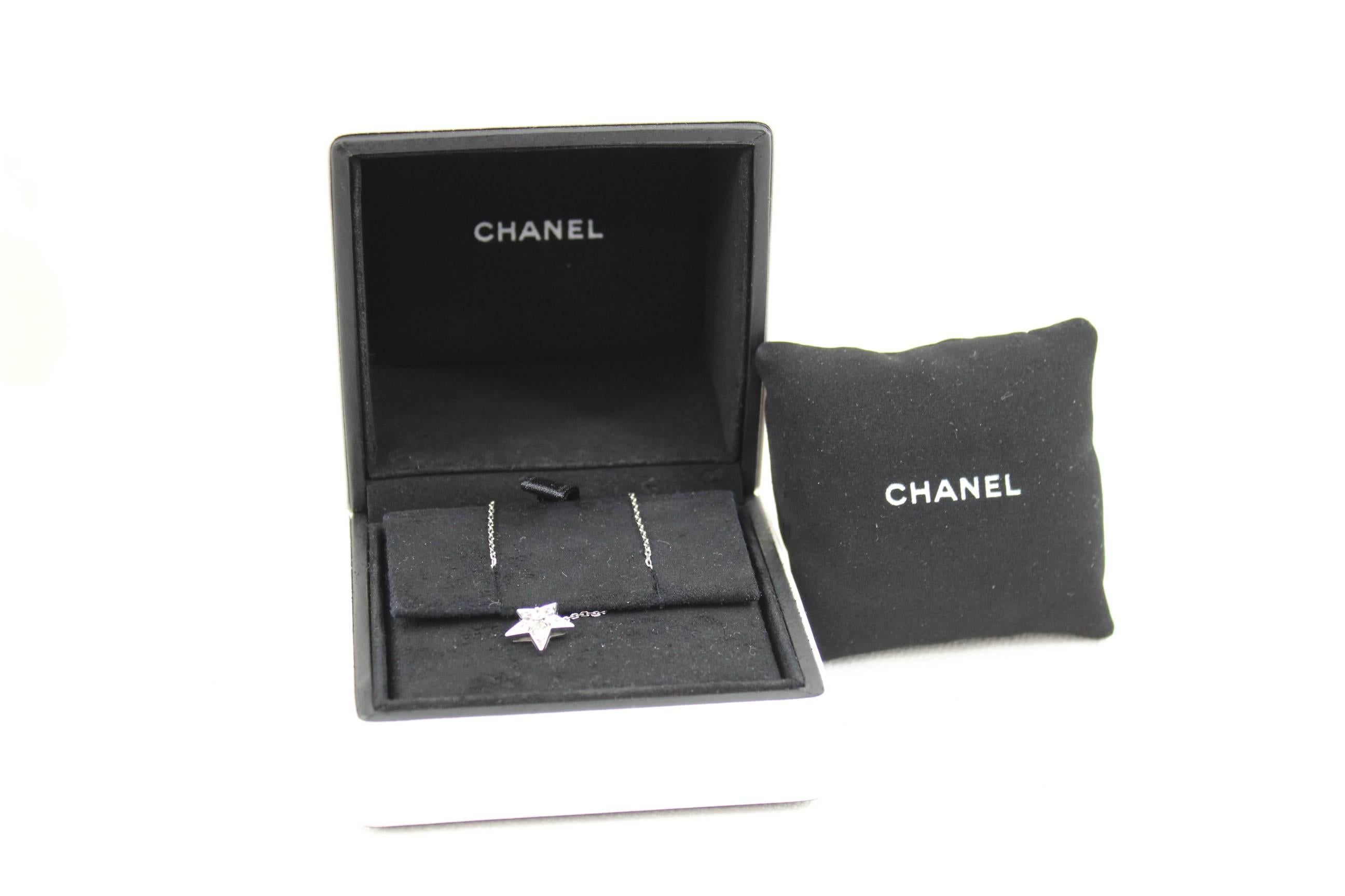 Awesome necklace from Chanel from the Comete collection. 
White gold
Star made of white gold and diamonds.

Signed in the back

Excellent condition . Sold with box