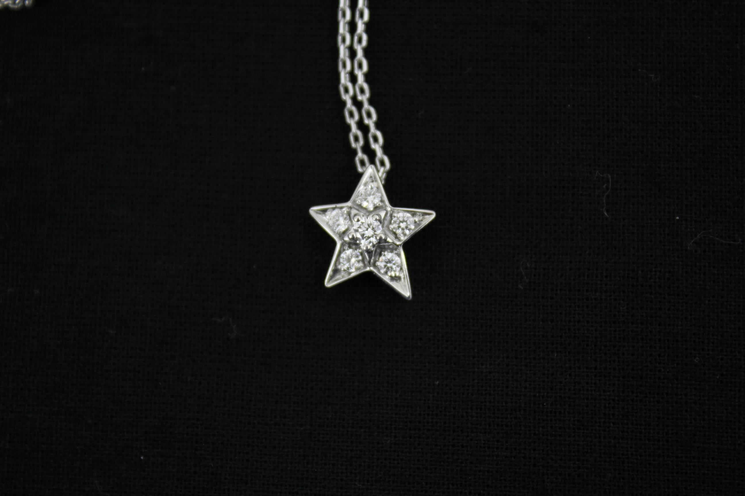 Gorgeous Chanel Jewelry White Gold and Diamonds Comete Star Necklace In Excellent Condition In Paris, FR