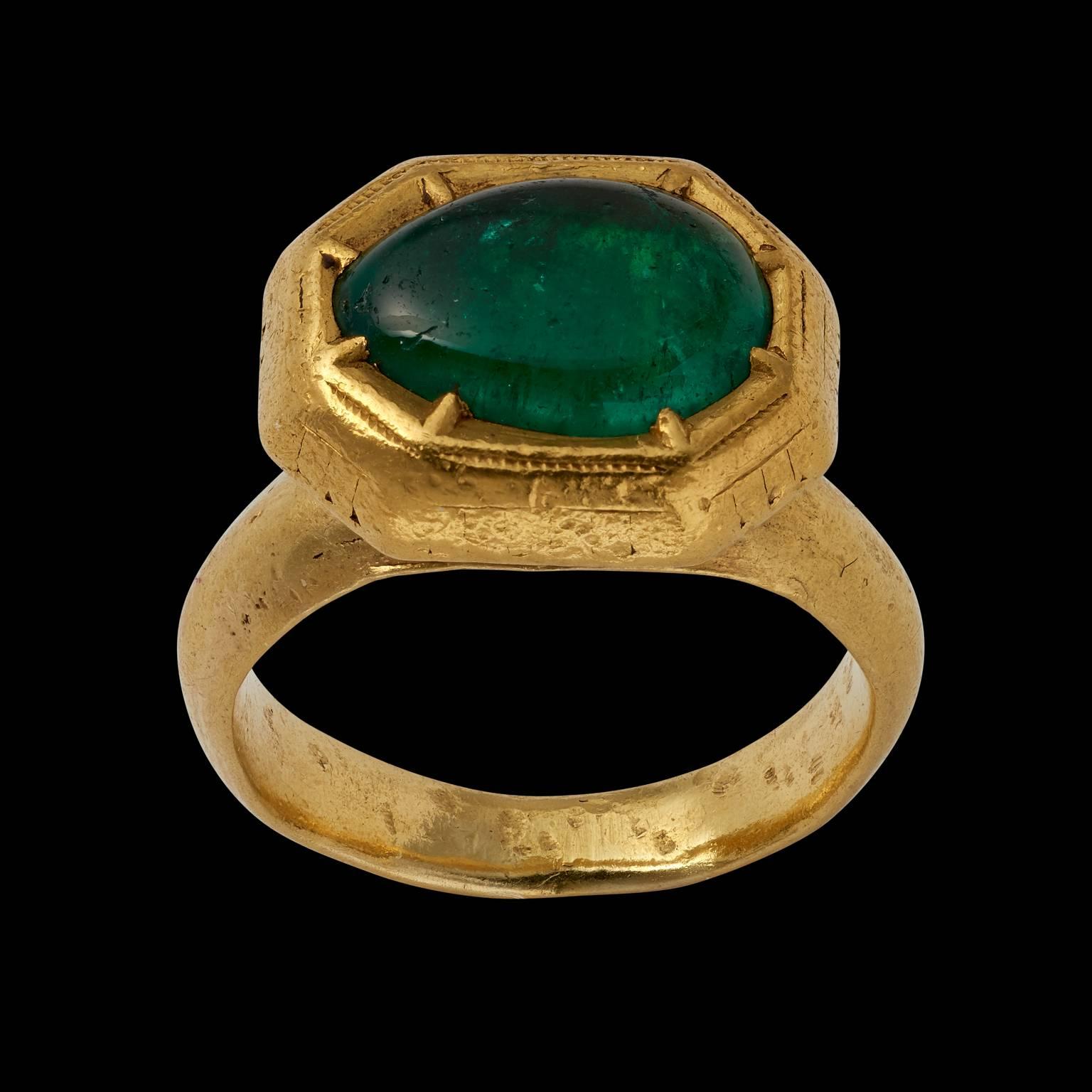 Ring
Deccan, South India
18th / 19th century

Pure gold with a central cabouchon Colombian emerald.

UK finger size K