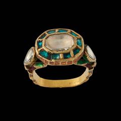 Antique Indian Gold Ring with Diamond and Emerald