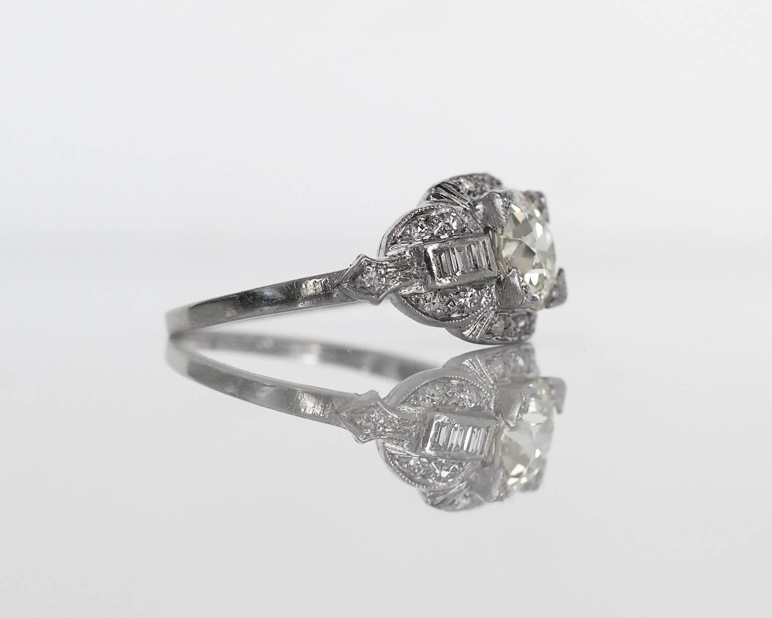 1930s Art Deco 1.39 Carat GIA Certified Old European Diamond Platinum Ring In Good Condition In Atlanta, GA
