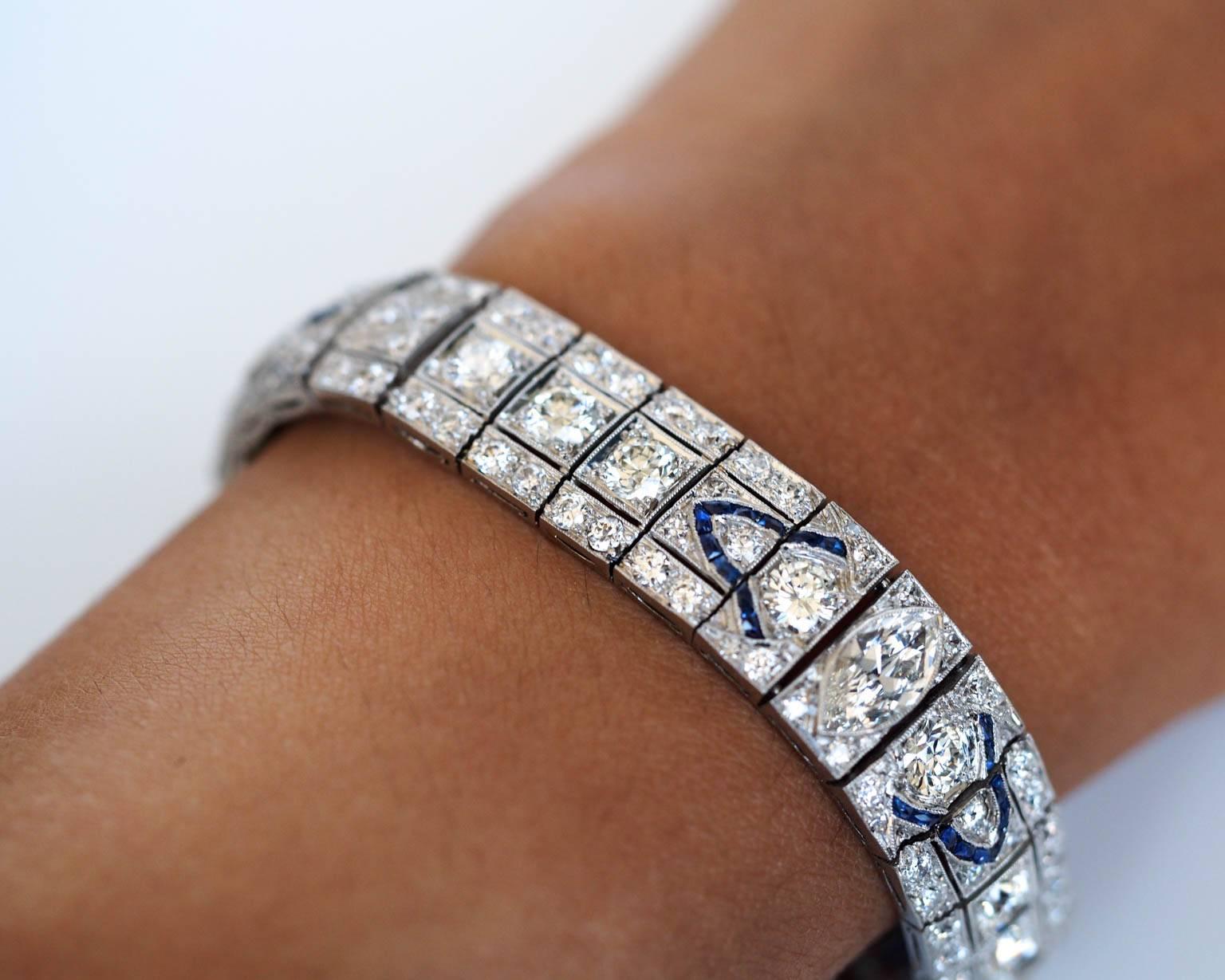 1940er Jahre Verziertes Art Deco 11,50 Karat Diamanten Saphir Platin-Armband Damen im Angebot