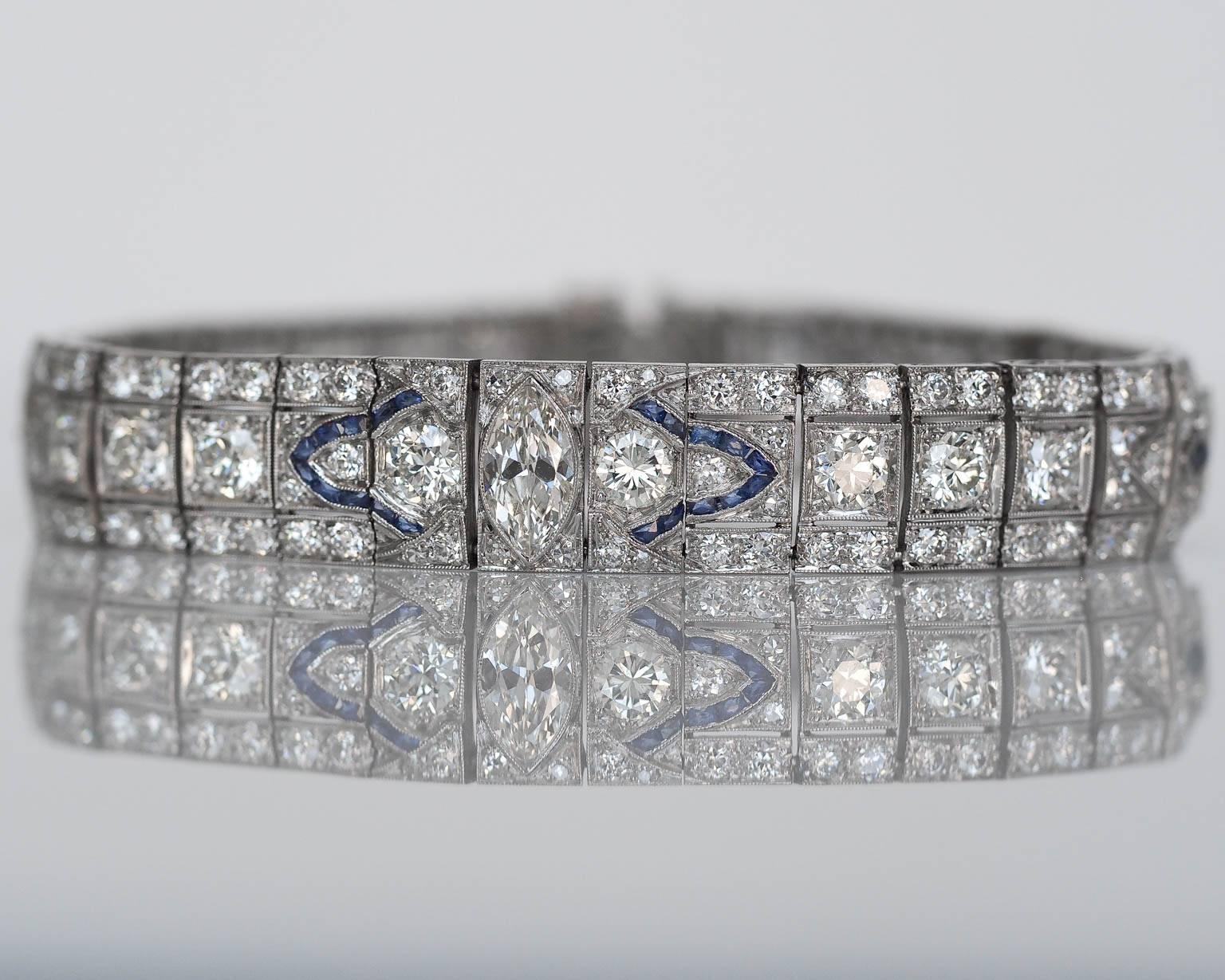 1940er Jahre Verziertes Art Deco 11,50 Karat Diamanten Saphir Platin-Armband im Angebot 2