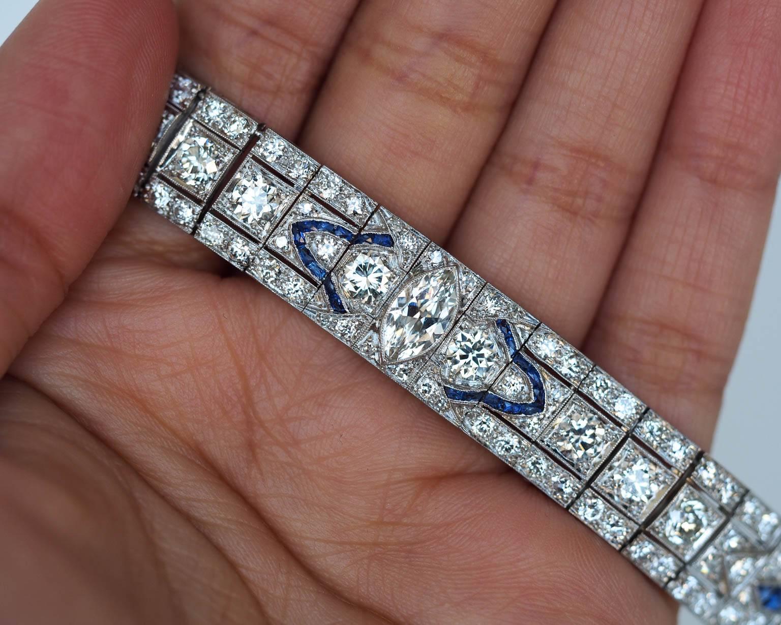 1940er Jahre Verziertes Art Deco 11,50 Karat Diamanten Saphir Platin-Armband im Angebot 3