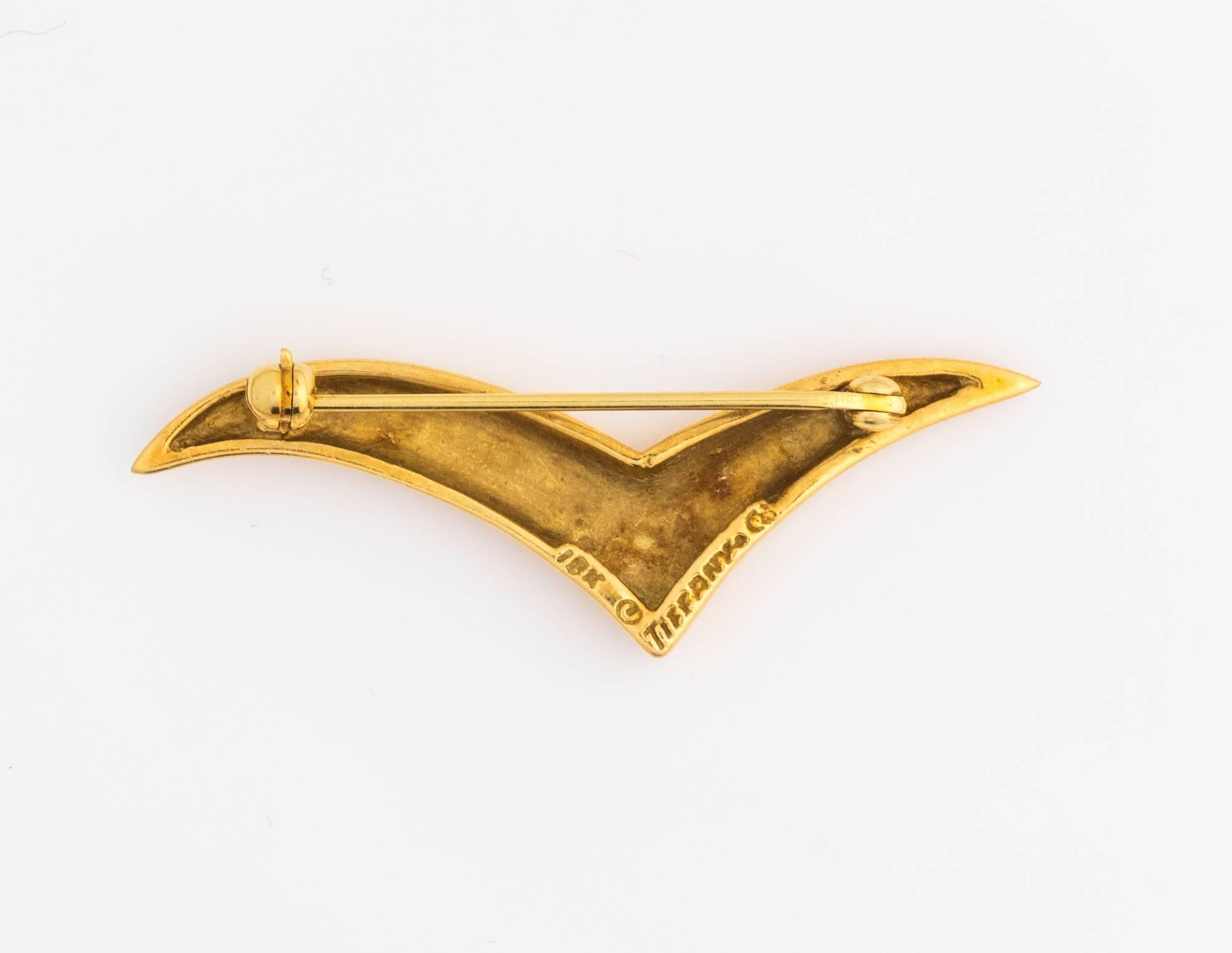 1980s Tiffany & Co. 18 Karat Yellow Gold Seagull Pin

Crafted from rich 18K Yellow Gold
Hallmarked Tiffany and Co.

Gorgeous accent perfect for lapel/scarf accent. 
This lovely pin has developed a rosy patina. We will provide a complimentary polish