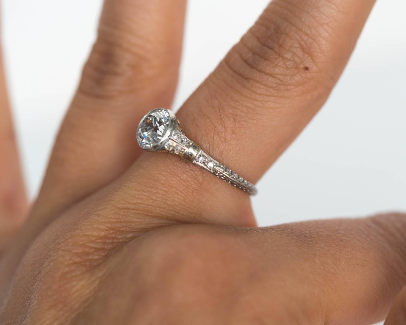Women's 1920s Art Deco Platinum 1.01 carat Diamond Engagement Ring with Side Stones