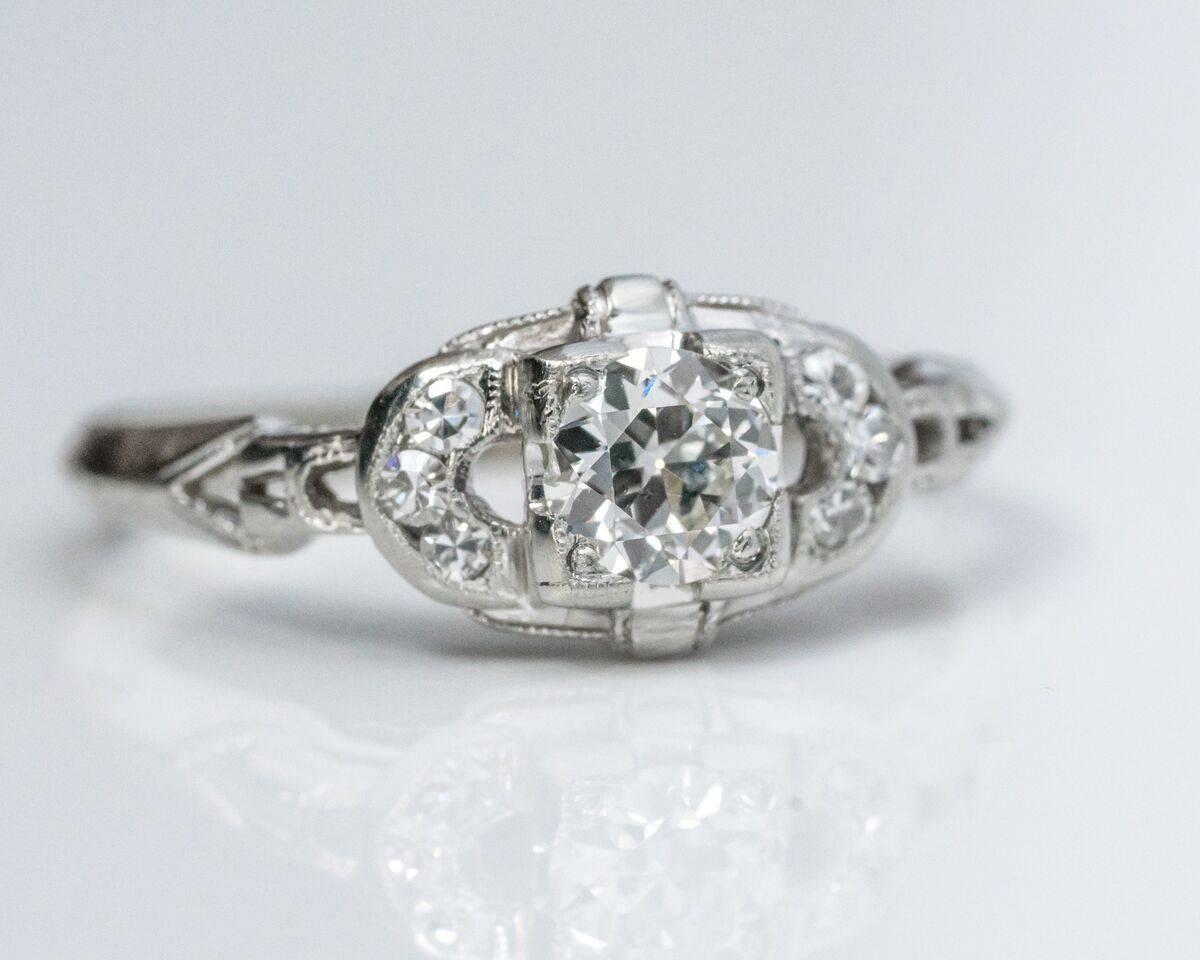 1920er Jahre Diamant-Verlobungsring, GIA-zertifiziert im Zustand „Hervorragend“ in Hicksville, NY