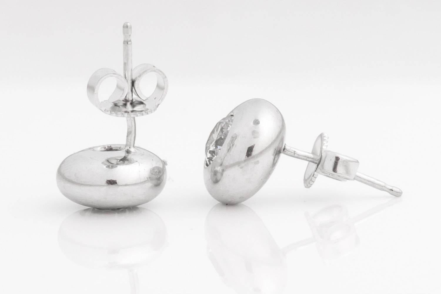 Women's 1980s Bubble Bezel Set 1.00 Carat Total Diamond Stud Earrings