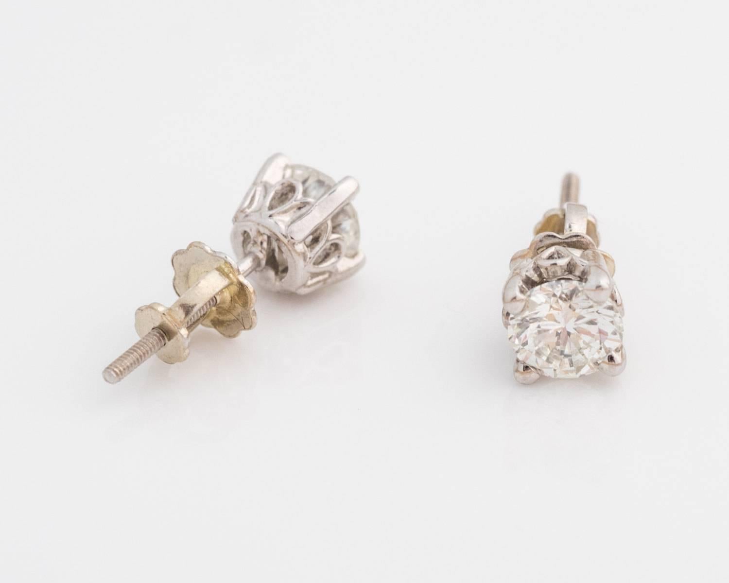 Moderne Boucles d'oreilles en or blanc 14 carats avec diamants ronds de 0,80 carat au total, fabrication artisanale