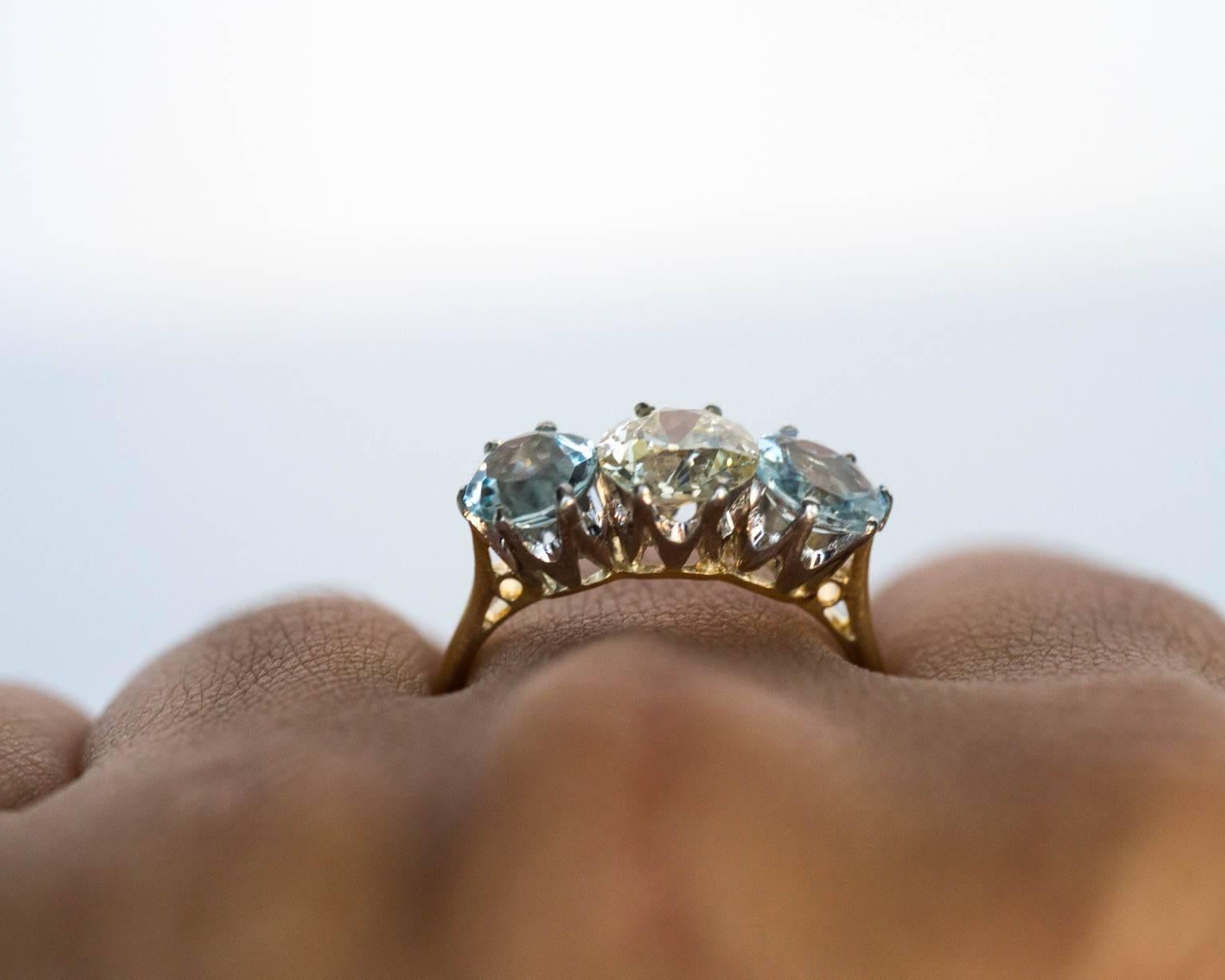 1910 Edwardian Gold Engagement Ring with 1.05 Carat Diamond and Aquamarines 4