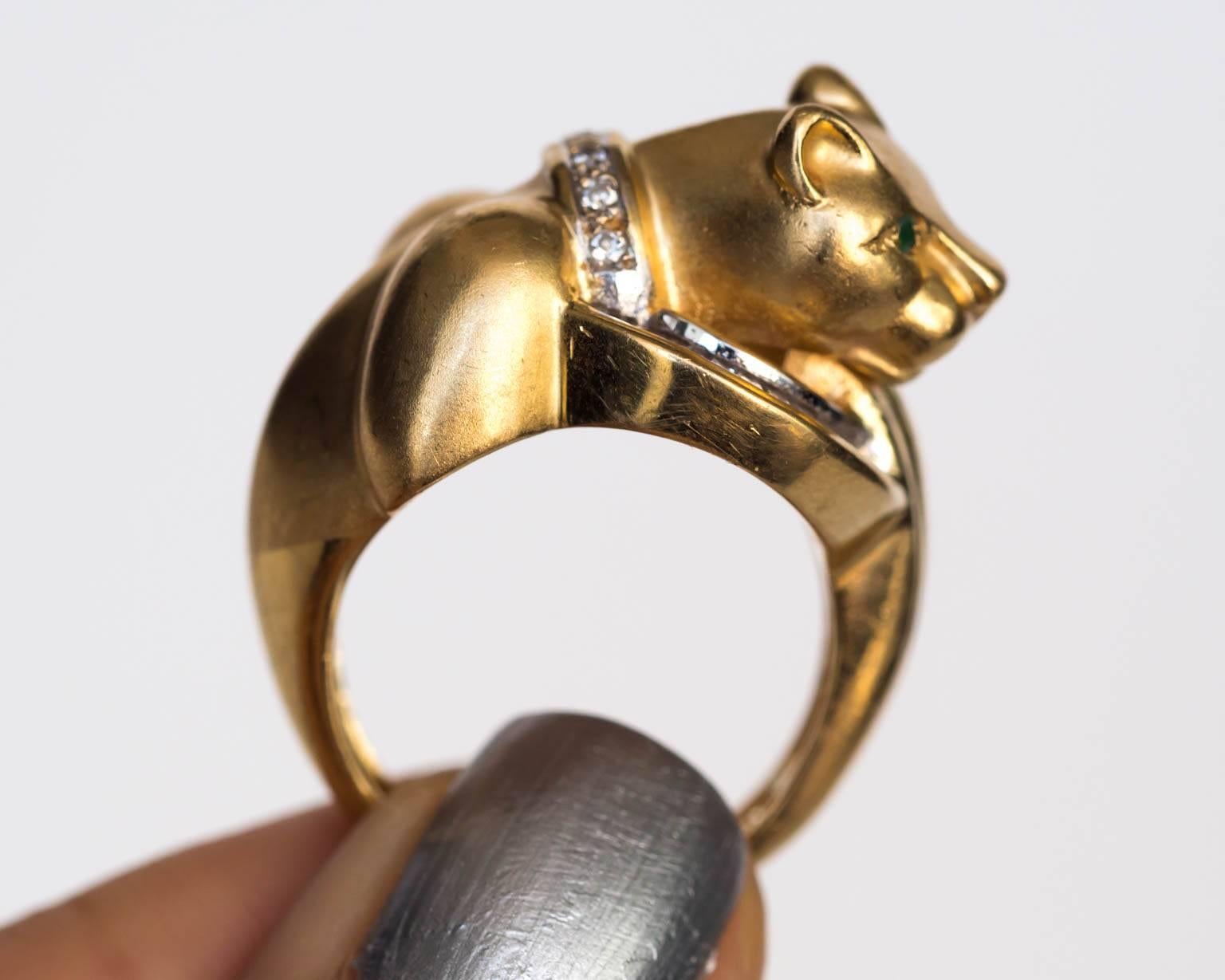 Bague léopard en or jaune avec diamants et émeraudes, années 2000 Unisexe en vente