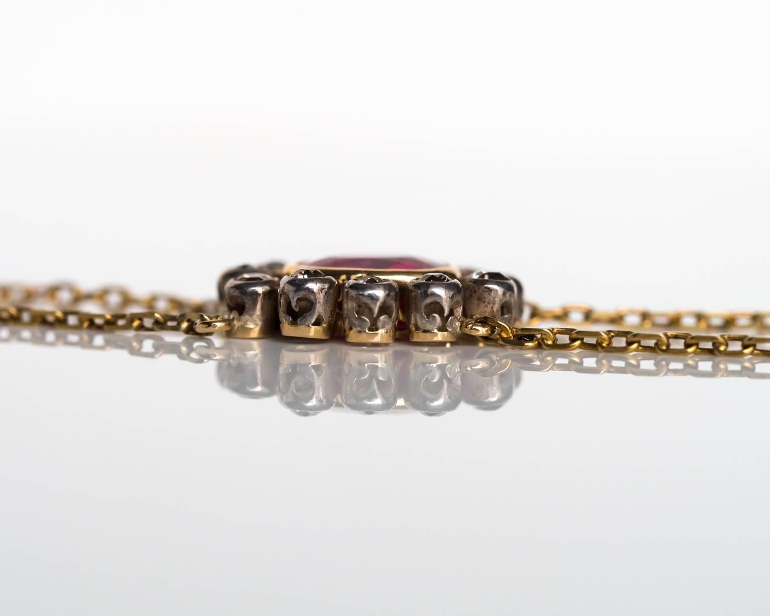 Collana vittoriana in oro con diamanti e rubini sintetici del 1890 in vendita 1