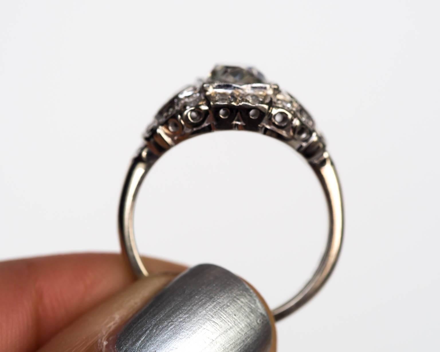 1920er Jahre Art Deco GIA zertifizierter Verlobungsring mit Diamanten im alten Minenschliff im Angebot 1