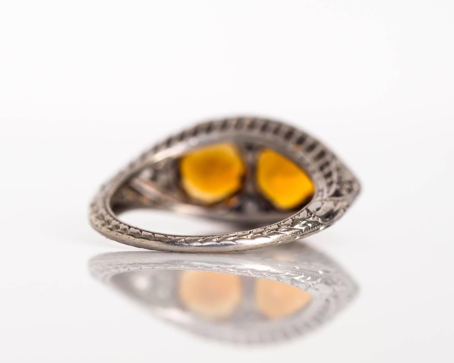De las mujeres 1910 Anillo eduardiano de platino en forma de navette de dos piedras con citrino y diamantes en venta