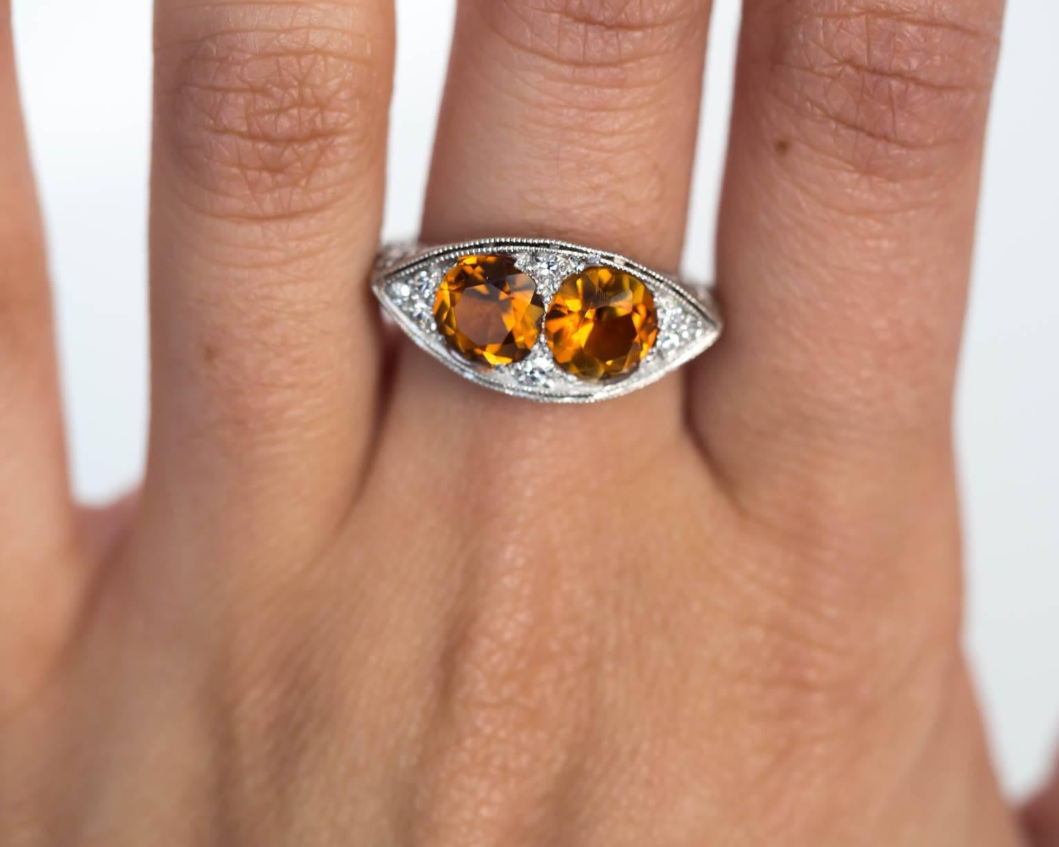 1910 Anillo eduardiano de platino en forma de navette de dos piedras con citrino y diamantes en venta 2