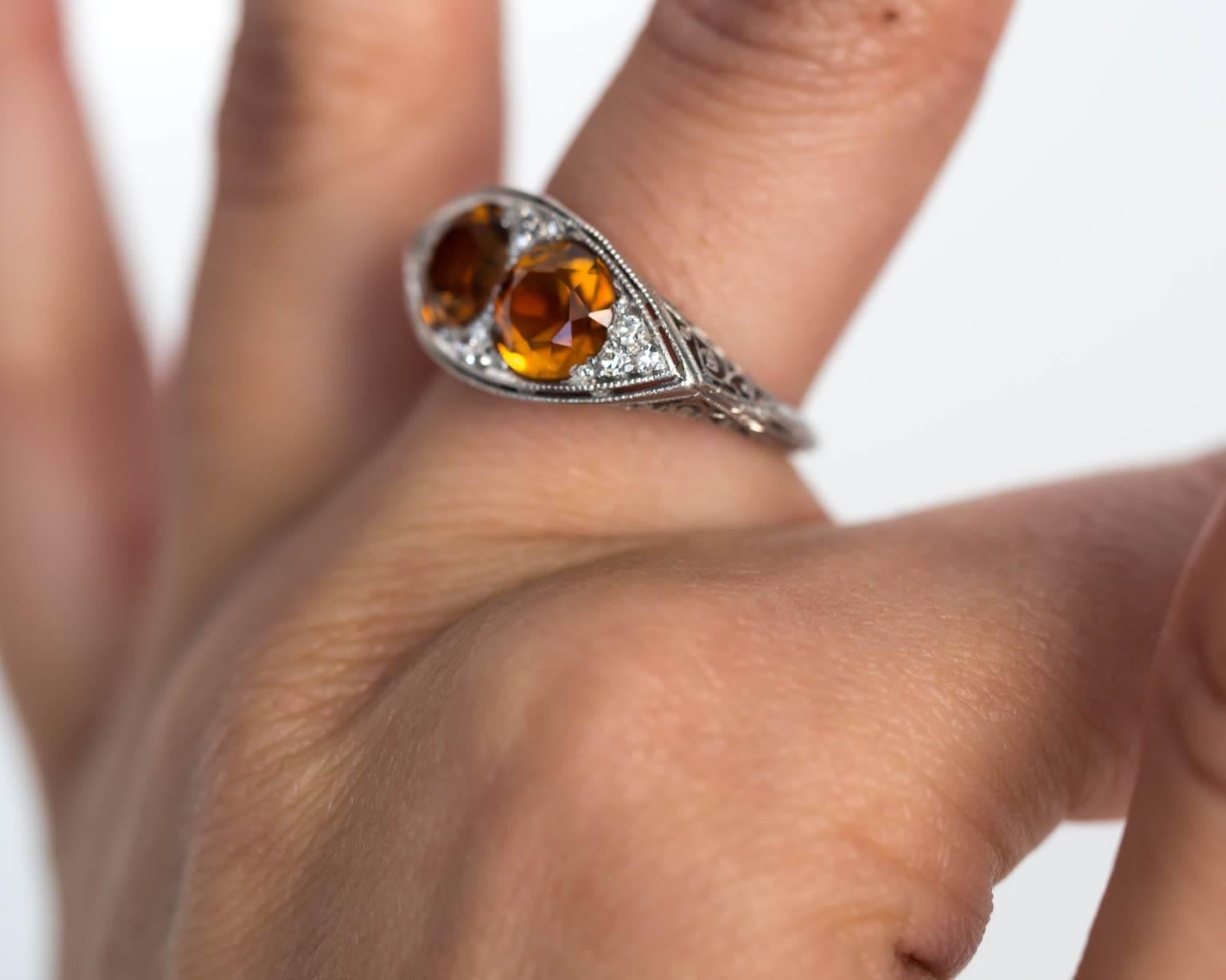 1910 Anillo eduardiano de platino en forma de navette de dos piedras con citrino y diamantes en venta 3