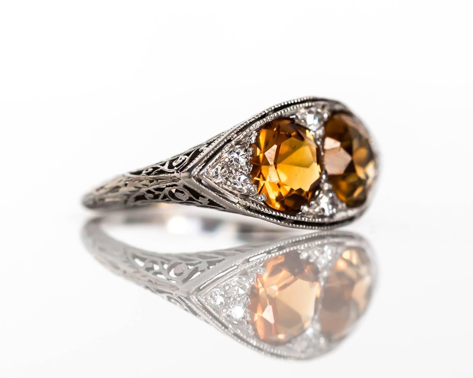 1910 Anillo eduardiano de platino en forma de navette de dos piedras con citrino y diamantes Eduardiano en venta
