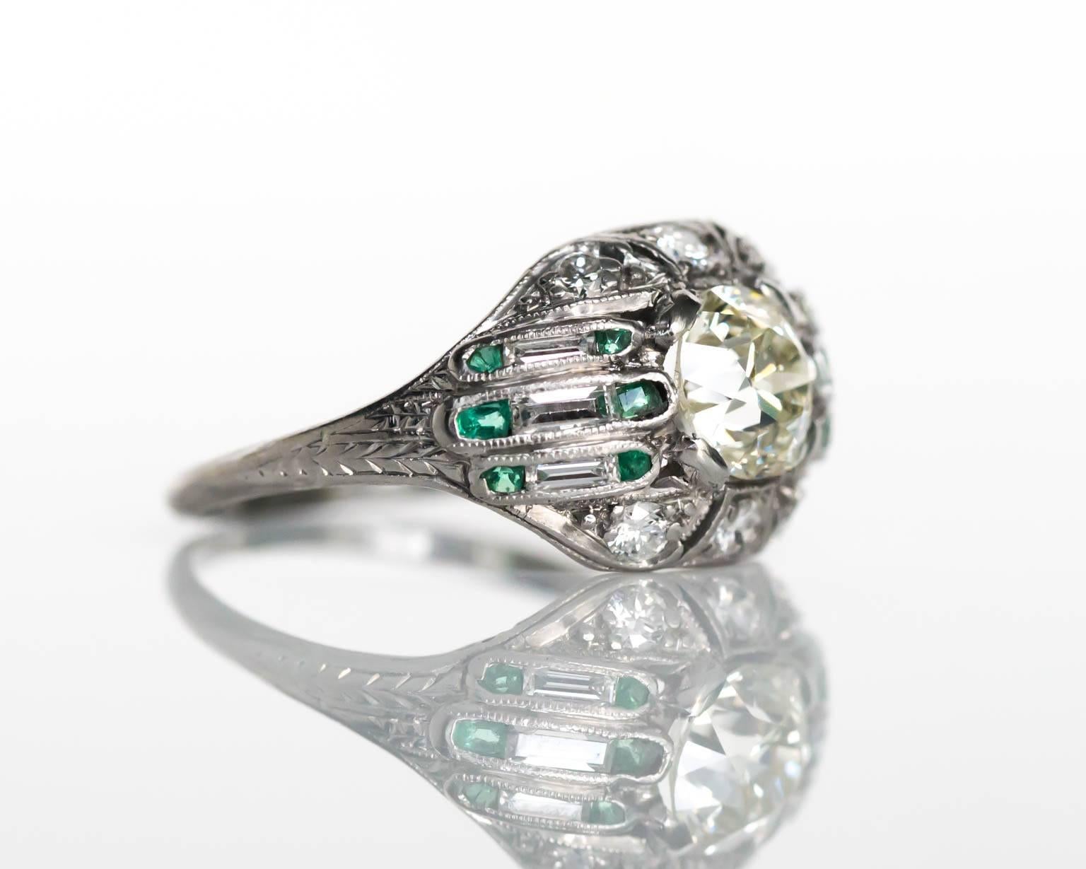 1920er Jahre Art Deco Verlobungsring aus Platin mit Smaragd und Diamant (Art déco) im Angebot
