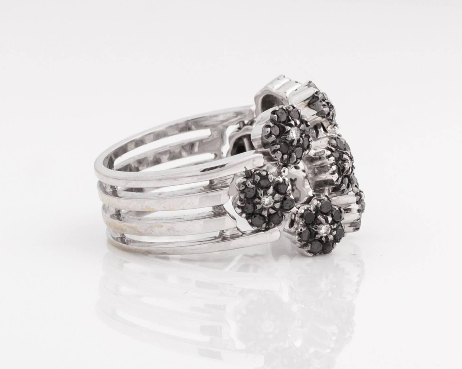 1970s Black and White Diamond Gold Floral Ring In Excellent Condition For Sale In Atlanta, GA