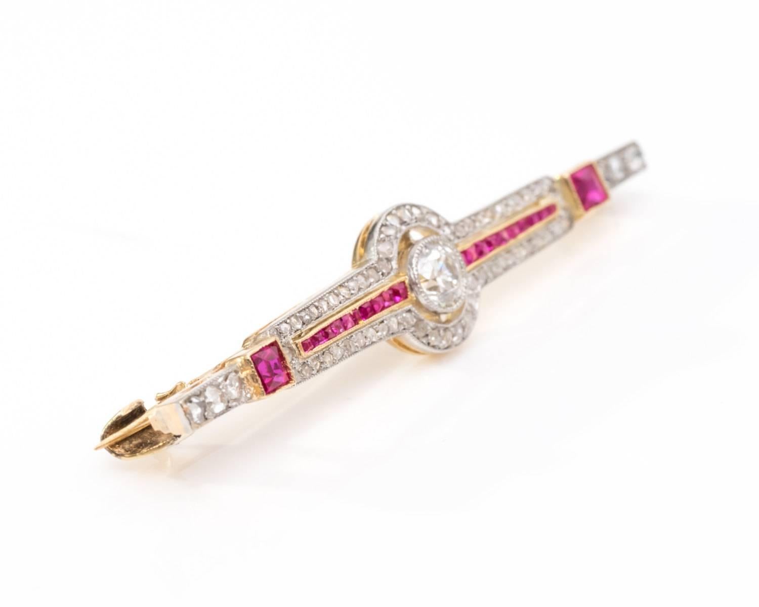 1890er Jahre Antike Französisch Cut Rubine Rose Cut Diamanten Zwei-Farben-Gold Brosche Pin (Viktorianisch) im Angebot
